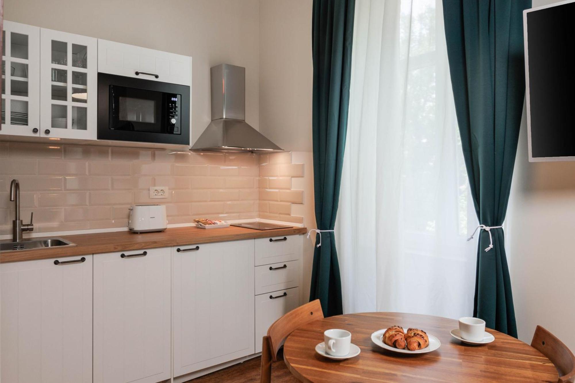 Photel Studio Apartments Crikvenica Bagian luar foto